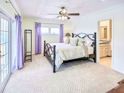 Frederick's Wine and Dine by null