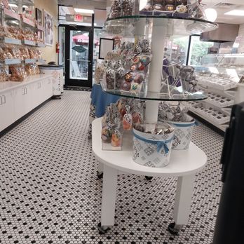 Kilwins Ice Cream - Chocolate - Fudge - Chocolatiers & Shops Near Me - Ocean Springs, Mississippi Kilwins Ice Cream - Chocolate - Fudge - Chocolatiers & Shops Near Me - Ocean Springs, Mississippi