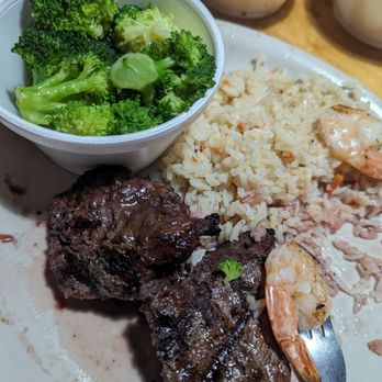 Logan's Roadhouse - Sirloin rice pilaf grilled shrimp broccoli - Steakhouses Near Me - Grandville, Michigan
