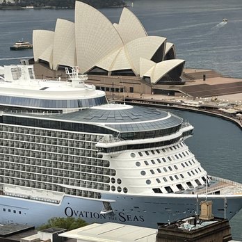 Shangri-La Hotel Sydney - Opera house and cruise ship at Sydney harbor - Hotels Near Me - Sydney, NSW
