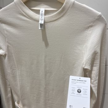 Athleta - Future purchase Ascent Seamless Top XS $89 - Sports Wear Near Me - San Ramon, California