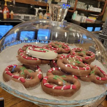 Sundae In Paris - Yummy chocolate covered pretzels - Ice Cream & Frozen Yogurt Near Me - Paris, Texas