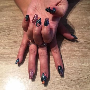 Indigo Beauty Lounge - Freehand flower design! - Nail Salons Near Me - Grand Junction, Colorado