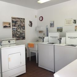 Leapin Lizard RV Ranch - Laundry room