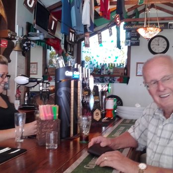 Shenanigans Irish Cafe - Con Gordon una Guinness - Cafes Near Me - Southsea, POR Shenanigans Irish Cafe - Con Gordon una Guinness - Cafes Near Me - Southsea, POR