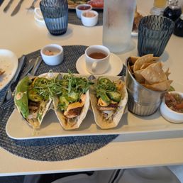 Salmon taco thing