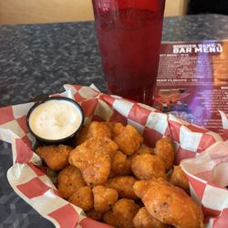 Spicy cauliflower buds & ranch dressing