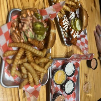 Coop's Hot Chicken - Lindsey Lohan sandwich - Chicken Wings Near Me - Conroe, Texas