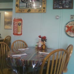 Las Delicias Latina - Small dining room - 6 tables, 28 seats (plus lunch counter)