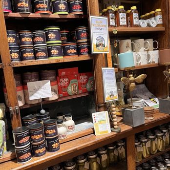 Froehlich's Kitchen & Pantry - New American Near Me - Three Oaks, Michigan