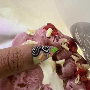 Devil & Angel Desserts - Strawberry white chocolate donut - Ice Cream & Frozen Yogurt Near Me - Glendale, California