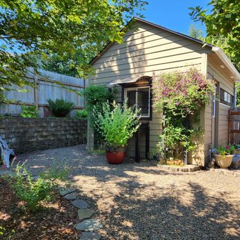 Pampered Cat Boarding - This is the Cat House, with 3 suites, views, and, of course, cat nip. - Pet Boarding Near Me - Albany, Oregon