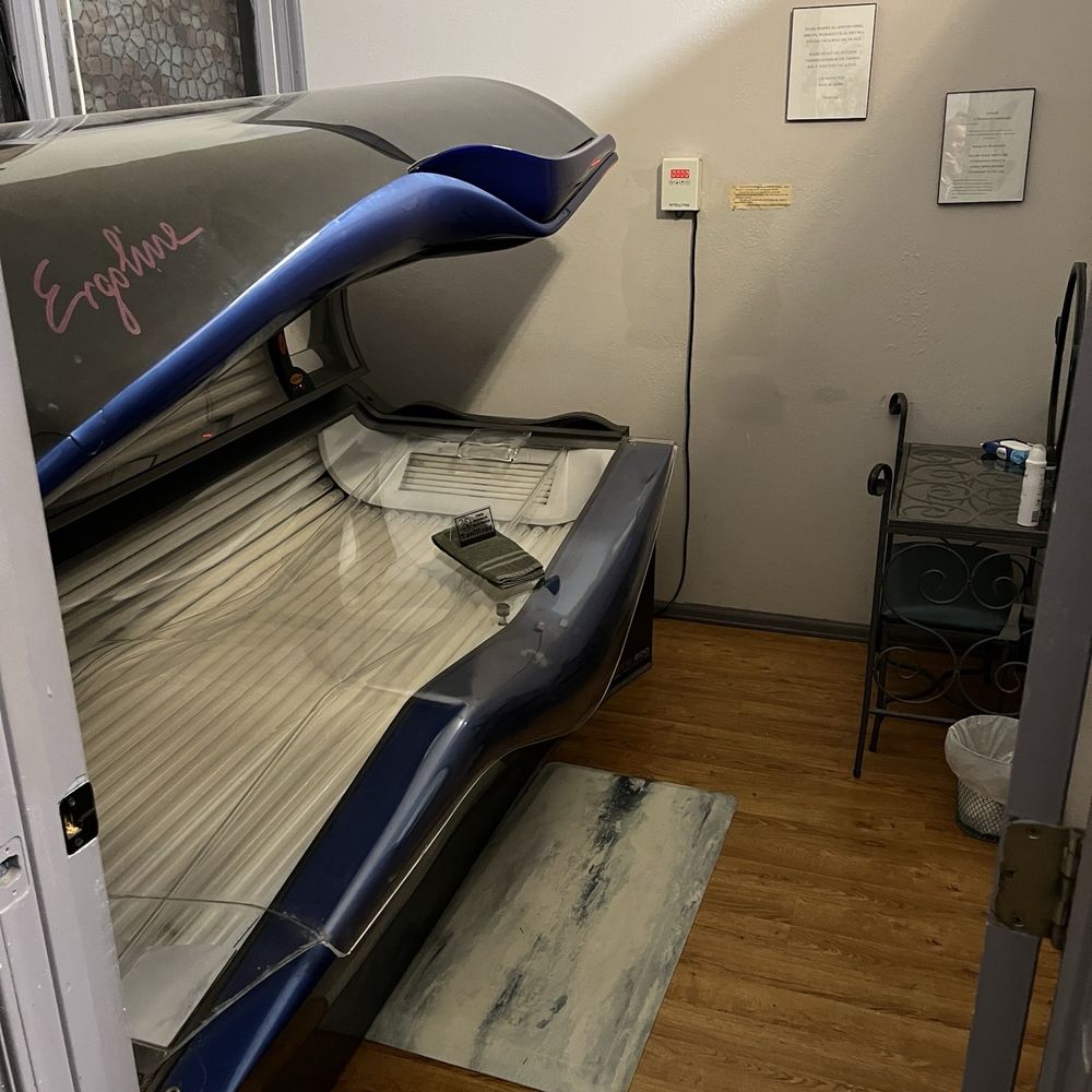 Sunburst Tanning - Contoured bed is so comfy! - Tanning Beds Near Me - Glenwood Springs, Colorado