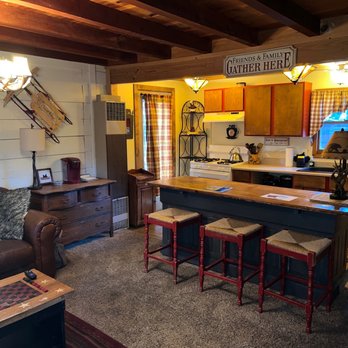 Big Bear Vacations - Living room - Vacation Rentals Near Me - Big Bear Lake, California Big Bear Vacations - Living room - Vacation Rentals Near Me - Big Bear Lake, California