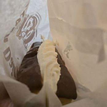 Hilltop donuts - a vanilla cluster-filled donut. - Donuts Near Me - Marysville, California Hilltop donuts - a vanilla cluster-filled donut. - Donuts Near Me - Marysville, California