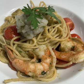 Trattoria Gallo Nero - Spaghetti mit Zitronen-Pesto und Scampi-Tatar - Italian Near Me - Dusseldorf, NW Trattoria Gallo Nero - Spaghetti mit Zitronen-Pesto und Scampi-Tatar - Italian Near Me - Dusseldorf, NW