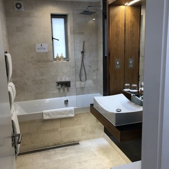 Megaro Hotel - Bathroom - Hotels Near Me - London, XGL Megaro Hotel - Bathroom - Hotels Near Me - London, XGL