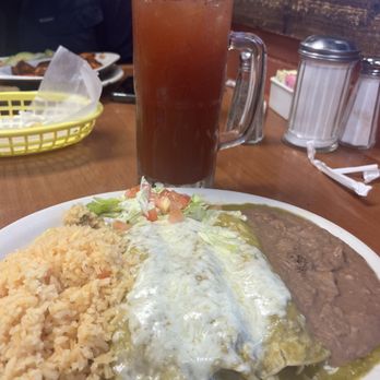 Casita Guanajuato - Enchiladas verdes con pollo, Michelada - Mexican Near Me - Austin, Texas Casita Guanajuato - Enchiladas verdes con pollo, Michelada - Mexican Near Me - Austin, Texas