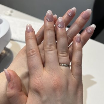 Bilancia Nail Spa - Nail Salons Near Me - Chicago, Illinois