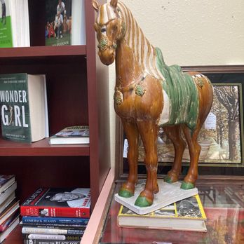 Downtown Mall & Marketplace - Big horse statue - Shopping Centers Near Me - Sebring, Florida