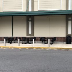 Publix Super Markets - There are tables outside to eat your lunch from the deli.
