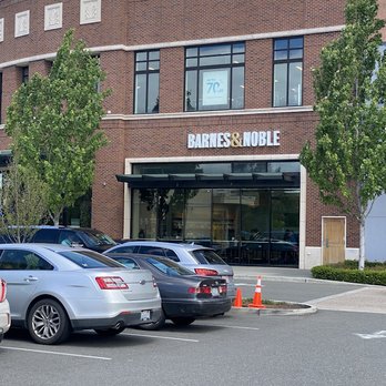 Barnes & Noble - Much free parking. - Bookstores Near Me - Kirkland, Washington