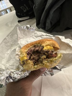 M Burger by null