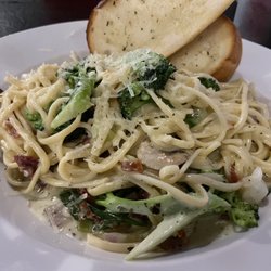 Willie Stouts - Shrimp pasta Alfredo (comes with Garlic bread)