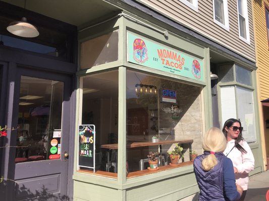 Momma's Tacos by null