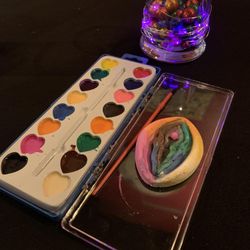 Sexploratorium - Paints and a ceramic vulva to pain