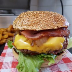 John'Burger - Premium cheese et frites maison