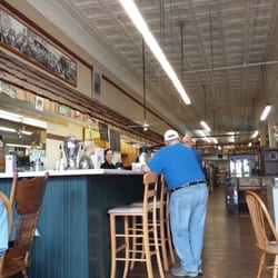 Window On the Square - Coffee Shop - The bar area