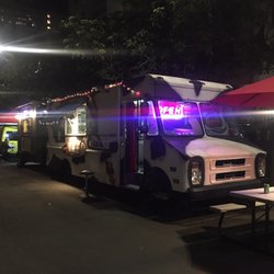 Moo Pizza - Moo-Pizza and hotdog stand