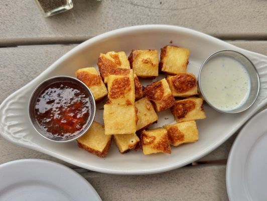 Lola's Lakehouse by null