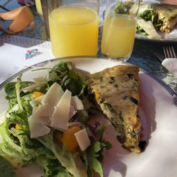 Papi's Pies - Quiche Poblano and orange juice mimosa - Desserts Near Me - Round Rock, Texas