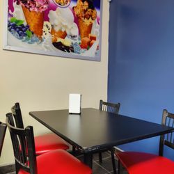 Estrella Michoacana - Tables to sit and enjoy your treats.