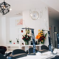 Parisienne Salon