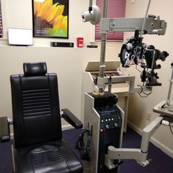 Della Porta EyeCare - Exam room, nice warm comfy temperature