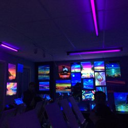 Quinto Piso Gallery - Uv lights! Umsk umsk umsk