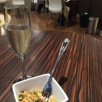 KLM Crown Lounge - Airport Lounges Near Me - Houston, Texas KLM Crown Lounge - Airport Lounges Near Me - Houston, Texas