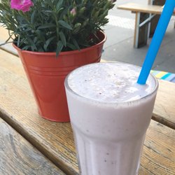 enjoy it finest icecream and fruits - Blueberry cookie shake very good / Blaubeercookie Shake sehr lecker