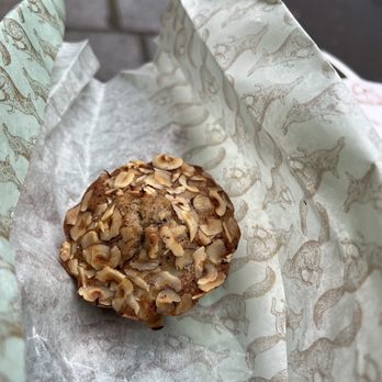 Yann Couvreur - Hazlenut financier - Patisserie/Cake Shop Near Me - Paris, 75