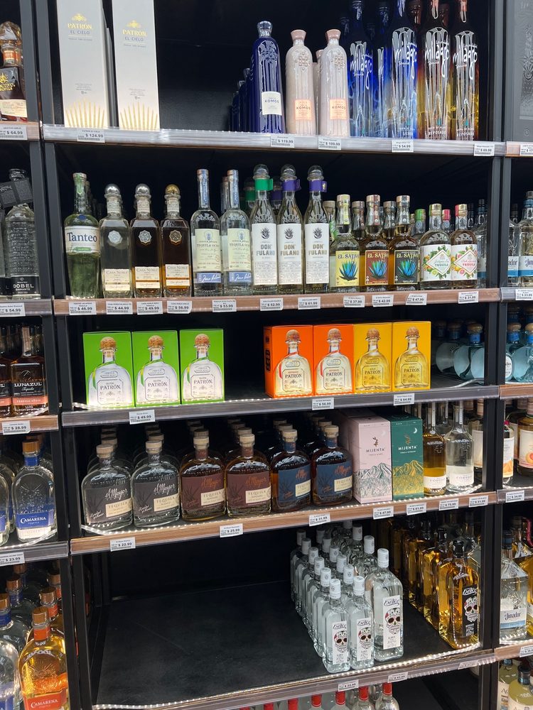 SAM’S BOTTLE SHOP Updated May 2024 21 Photos 8725 Roswell Rd