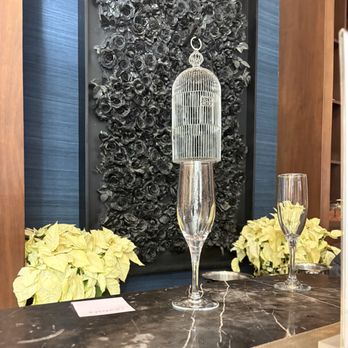 Perry Lane Hotel - Unlimited complimentary champagne. - Hotels Near Me - Savannah, Georgia Perry Lane Hotel - Unlimited complimentary champagne. - Hotels Near Me - Savannah, Georgia