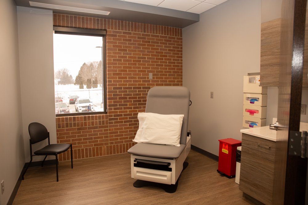 HYVEE HEALTH EXEMPLAR CARE Updated October 2024 65 Photos 7300 Westown Pkwy, West Des