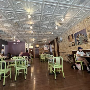 Blackberry Market - Seating - Cafes Near Me - Glen Ellyn, Illinois