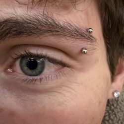 Mum's Tattoo Studio - Eyebrow piercing
