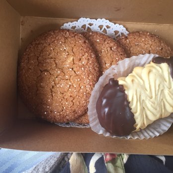 Layered Cakerie - Bakeries Near Me - Montclair, California