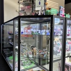 Smokes & Vapes 22
