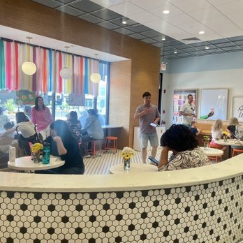 Jeni’s Splendid Ice Creams - Interior seating area. - Ice Cream & Frozen Yogurt Near Me - Oak Brook, Illinois